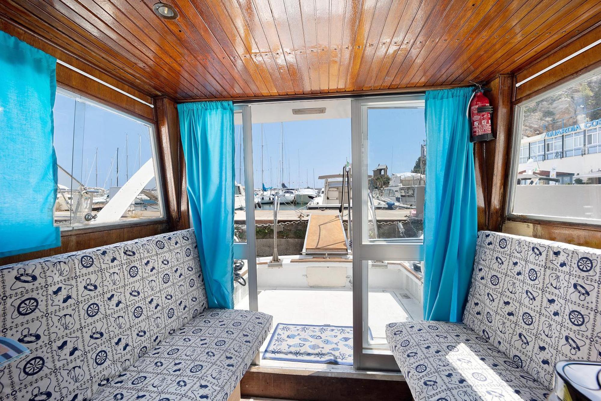 Aloha Jak'S Boat Алассіо Екстер'єр фото