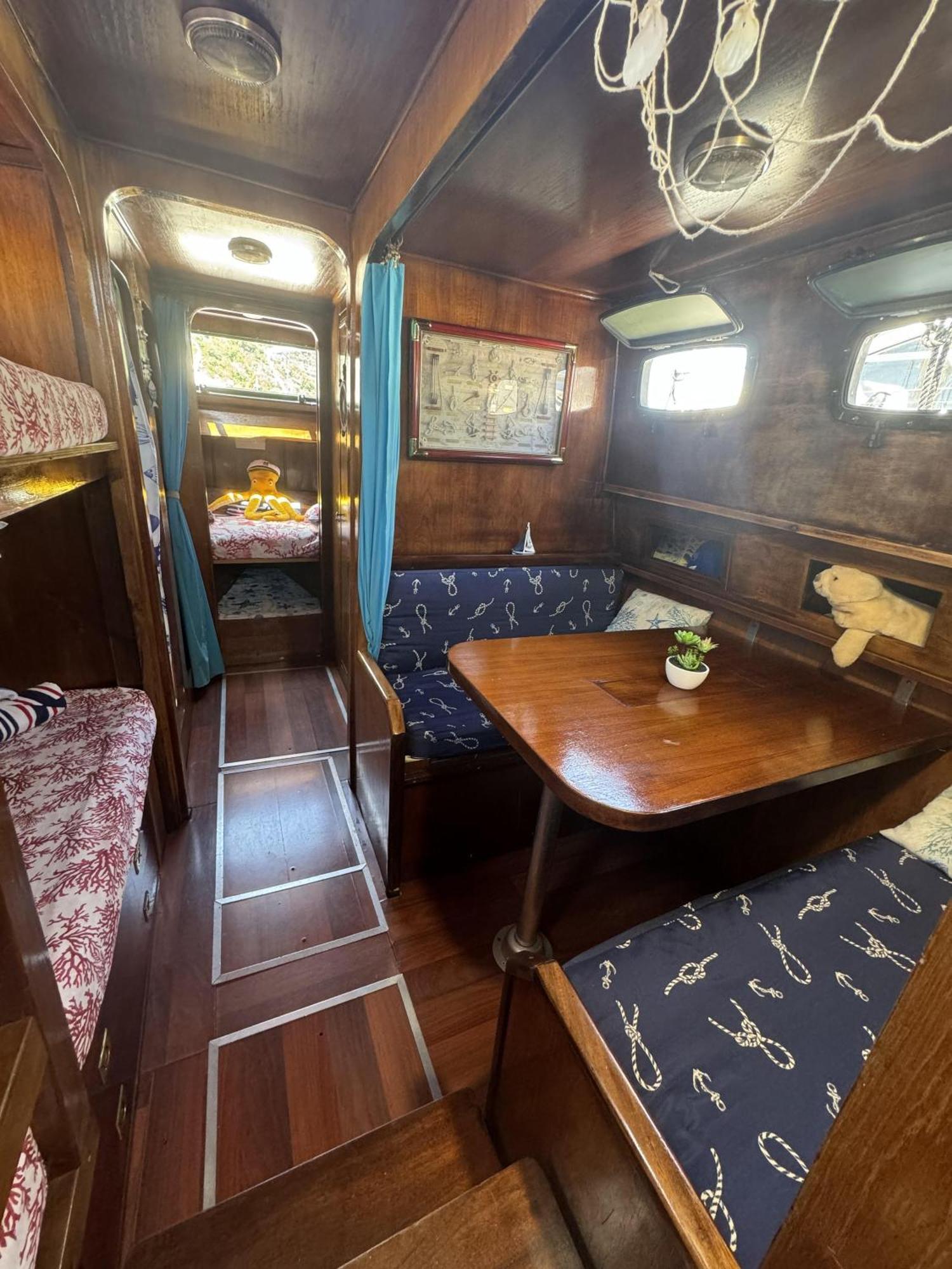 Aloha Jak'S Boat Алассіо Екстер'єр фото