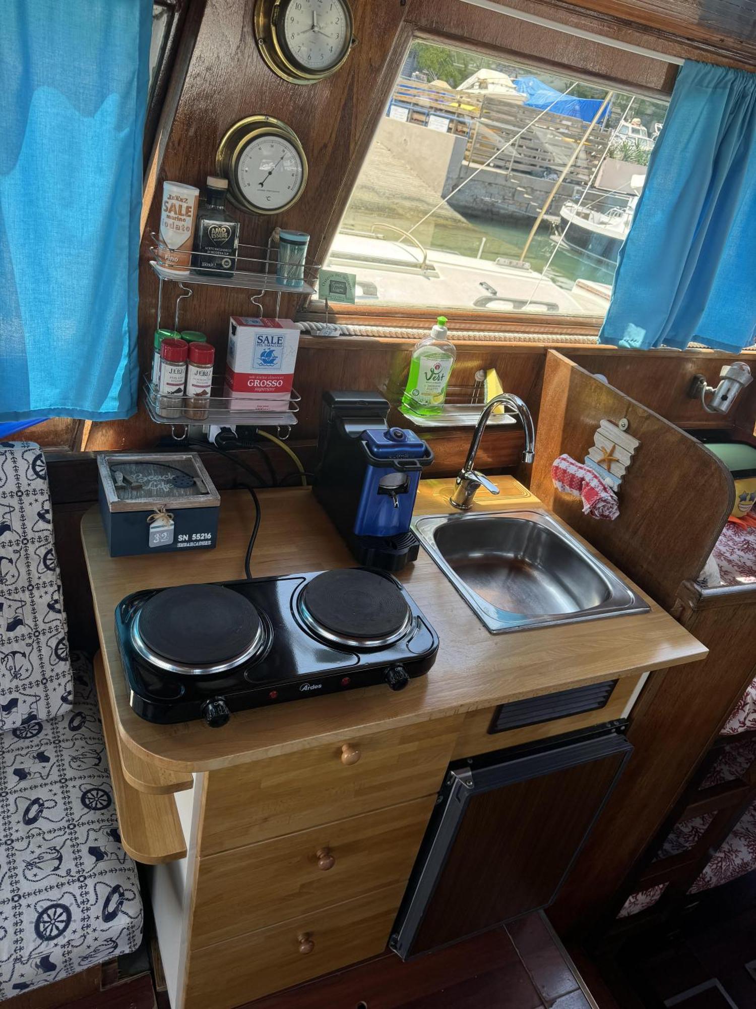 Aloha Jak'S Boat Алассіо Екстер'єр фото