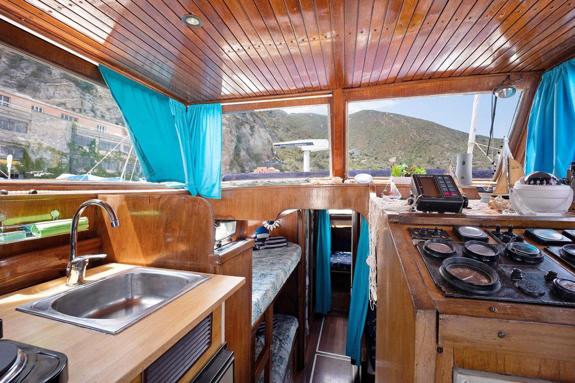 Aloha Jak'S Boat Алассіо Екстер'єр фото